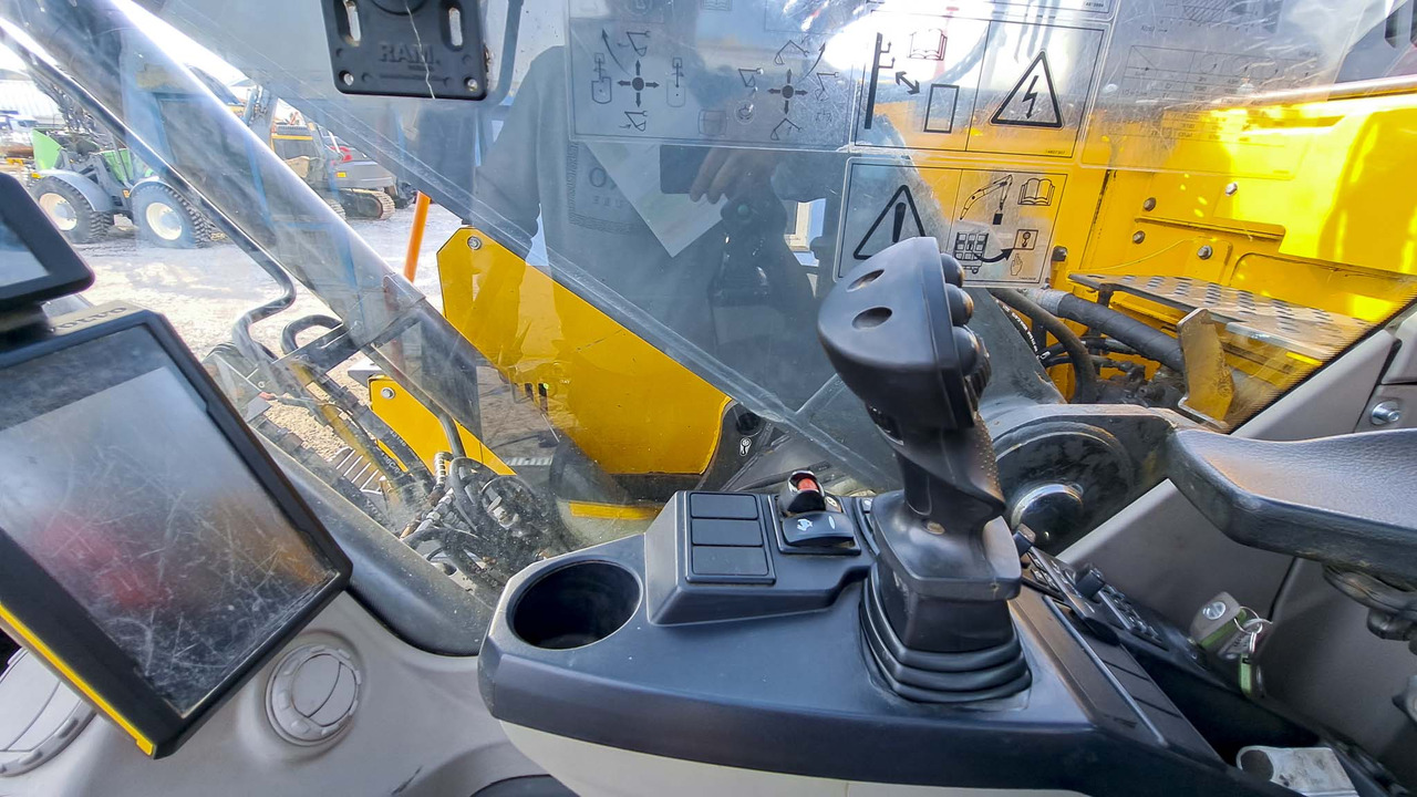 Excavadora de cadenas VOLVO ECR235EL: foto 16 Excavadora de cadenas VOLVO ECR235EL: foto 16