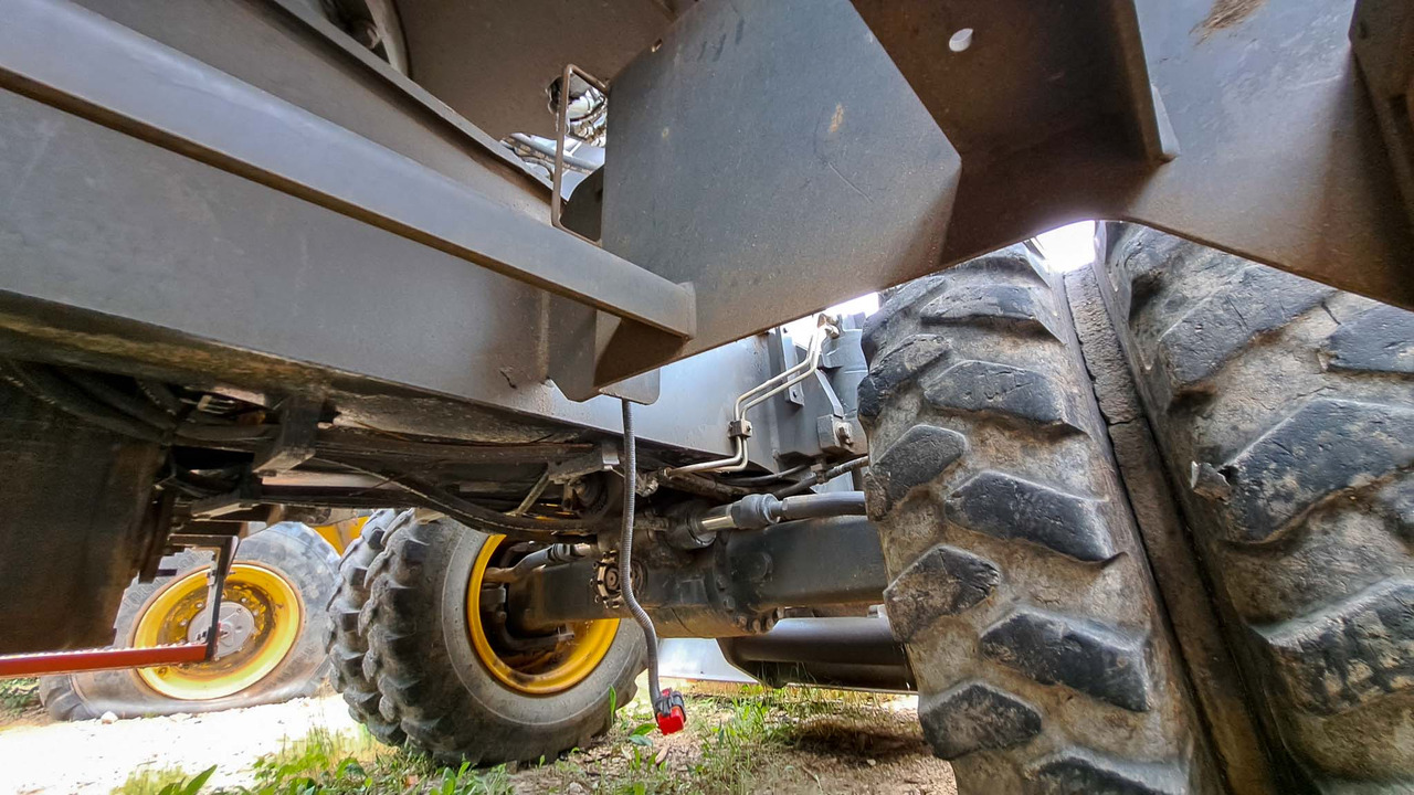 Volvo rear axle 14590304 Volvo EWR150E, EW160D, EW160E, EW180E, EW140E, EWR170E, EW200E MH, EW180D, EW160C, EW180C - Eje posterior para Excavadora: foto 1 Volvo rear axle 14590304 Volvo EWR150E, EW160D, EW160E, EW180E, EW140E, EWR170E, EW200E MH, EW180D, EW160C, EW180C - Eje posterior para Excavadora: foto 1