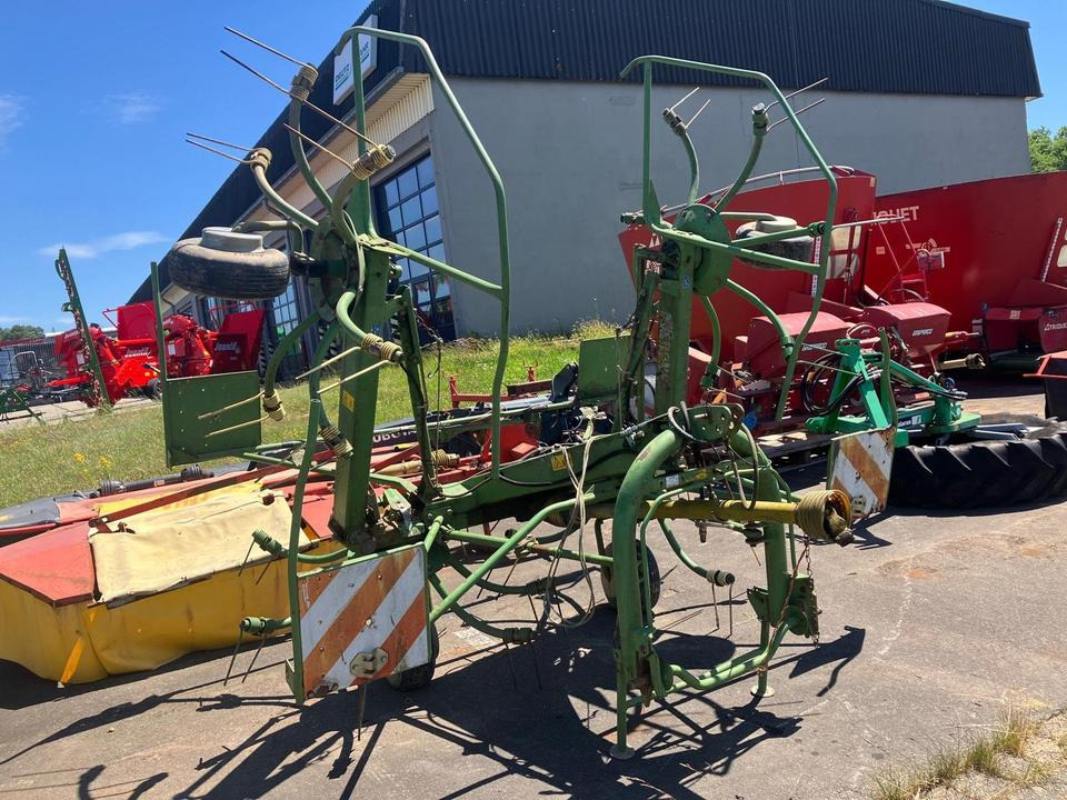 Krone KW 5.50 Wender, Heuer, Zetter hydr. Grenzstreueinrichtung - Henificadora: foto 2 Krone KW 5.50 Wender, Heuer, Zetter hydr. Grenzstreueinrichtung - Henificadora: foto 2