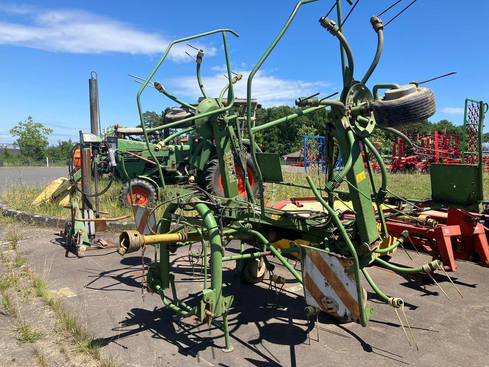 Krone KW 5.50 Wender, Heuer, Zetter hydr. Grenzstreueinrichtung - Henificadora: foto 1 Krone KW 5.50 Wender, Heuer, Zetter hydr. Grenzstreueinrichtung - Henificadora: foto 1