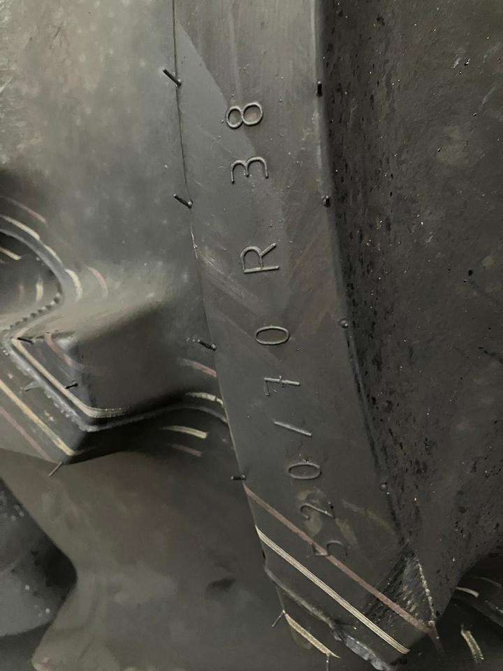 Rad Reifen Mitas 520/70R38 HC70 150D 153A8 Neu aus Umbereifung - Neumáticos y llantas: foto 2 Rad Reifen Mitas 520/70R38 HC70 150D 153A8 Neu aus Umbereifung - Neumáticos y llantas: foto 2