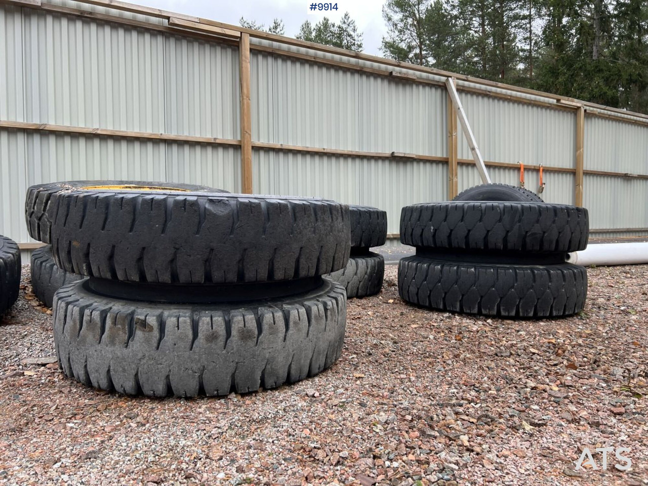 4 double-mounted tires for wheel excavators - Neumático para Maquinaria de construcción: foto 2 4 double-mounted tires for wheel excavators - Neumático para Maquinaria de construcción: foto 2