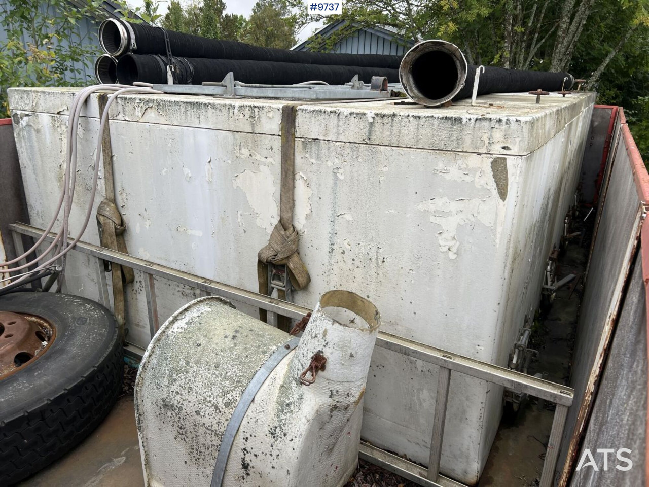 Hooklift dump body with water tank - Contenedor de gancho: foto 4 Hooklift dump body with water tank - Contenedor de gancho: foto 4