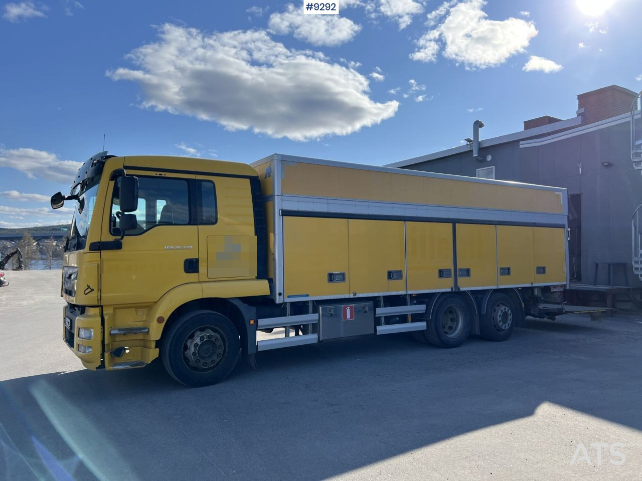 MAN TGM 26.340 6X2 Box truck - Camión caja cerrada: foto 1 MAN TGM 26.340 6X2 Box truck - Camión caja cerrada: foto 1