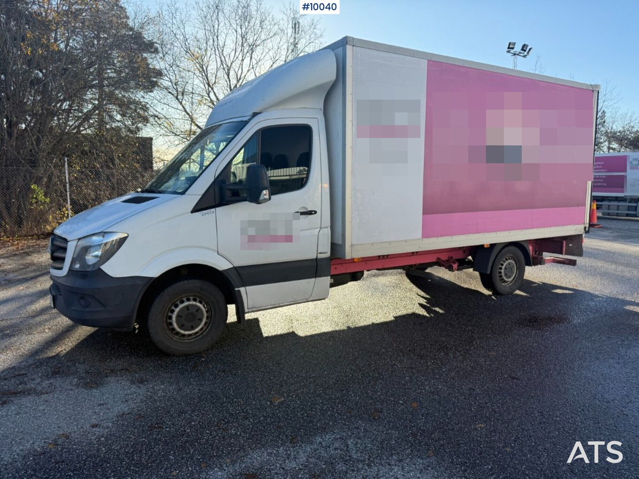 Mercedes Benz Sprinter with tail lift - Furgoneta caja cerrada: foto 1 Mercedes Benz Sprinter with tail lift - Furgoneta caja cerrada: foto 1
