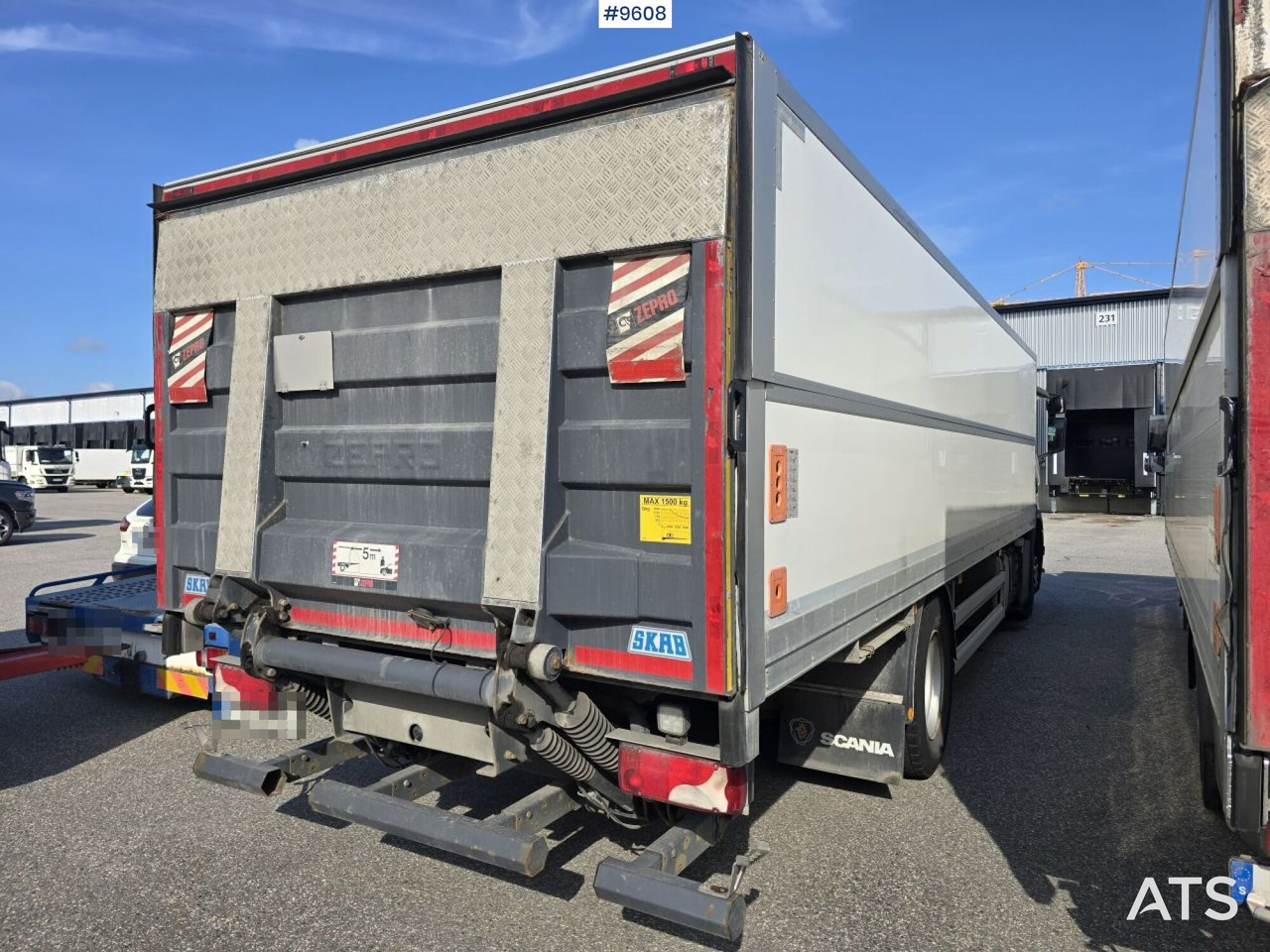 Scania P250 Liftable and lowerable body - Camión caja cerrada: foto 3 Scania P250 Liftable and lowerable body - Camión caja cerrada: foto 3