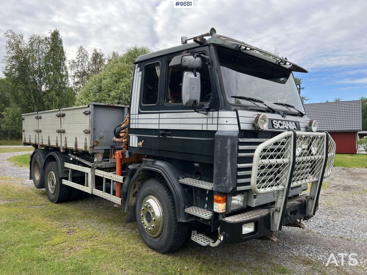 Scania R93 HL 6X2 with Hiab crane and plow mount - Camión caja abierta, Camión grúa: foto 2 Scania R93 HL 6X2 with Hiab crane and plow mount - Camión caja abierta, Camión grúa: foto 2