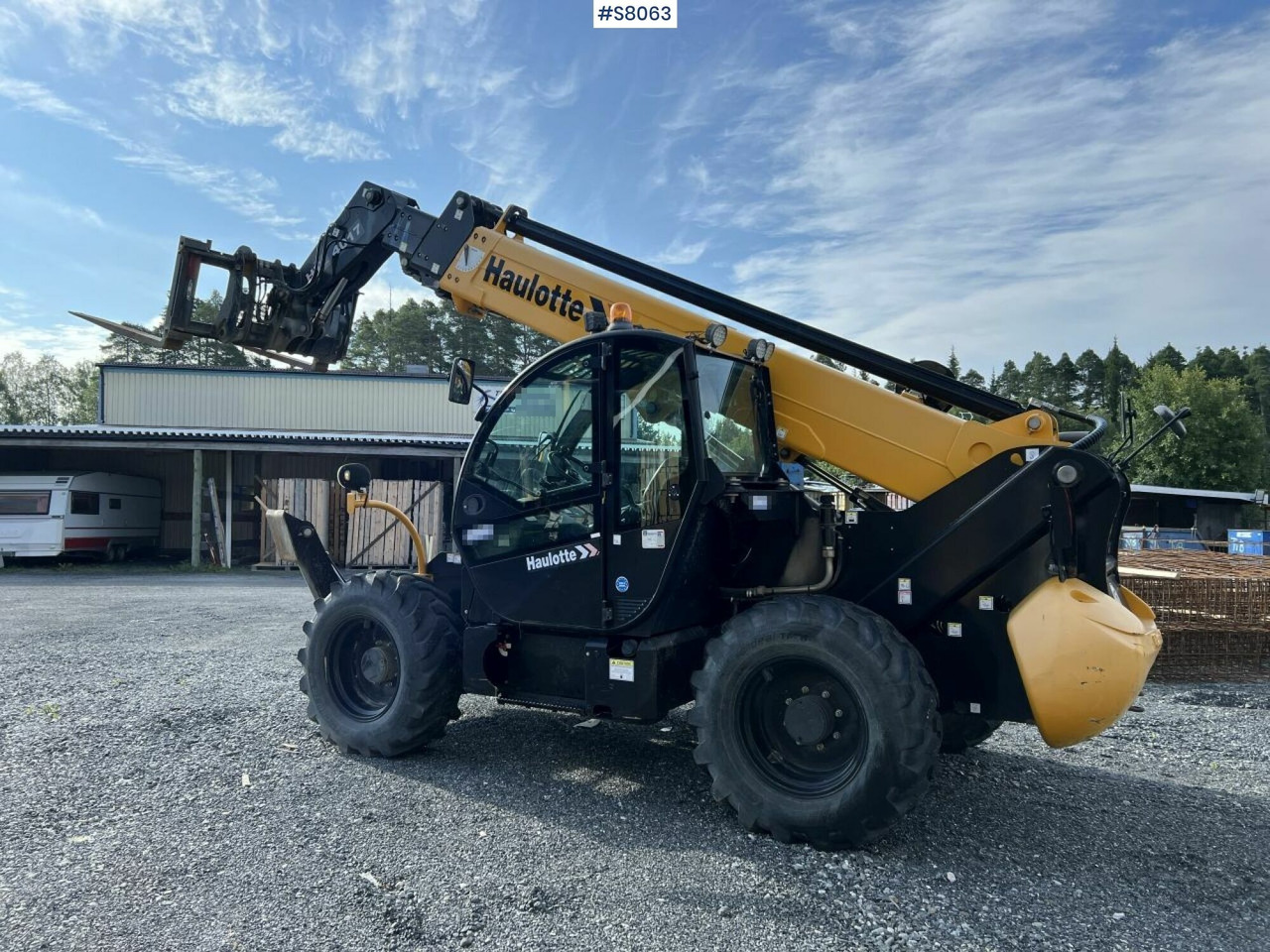Manipulador telescópico Teleskopic loader Haulotte HTL4017 with only 2619,7 hours: foto 1