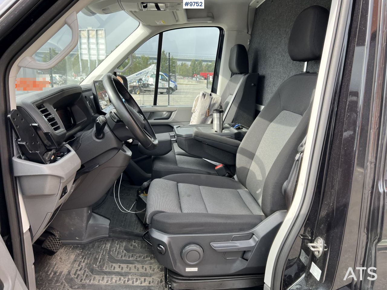 Volkswagen Crafter with tail lift - Furgoneta caja cerrada: foto 3 Volkswagen Crafter with tail lift - Furgoneta caja cerrada: foto 3