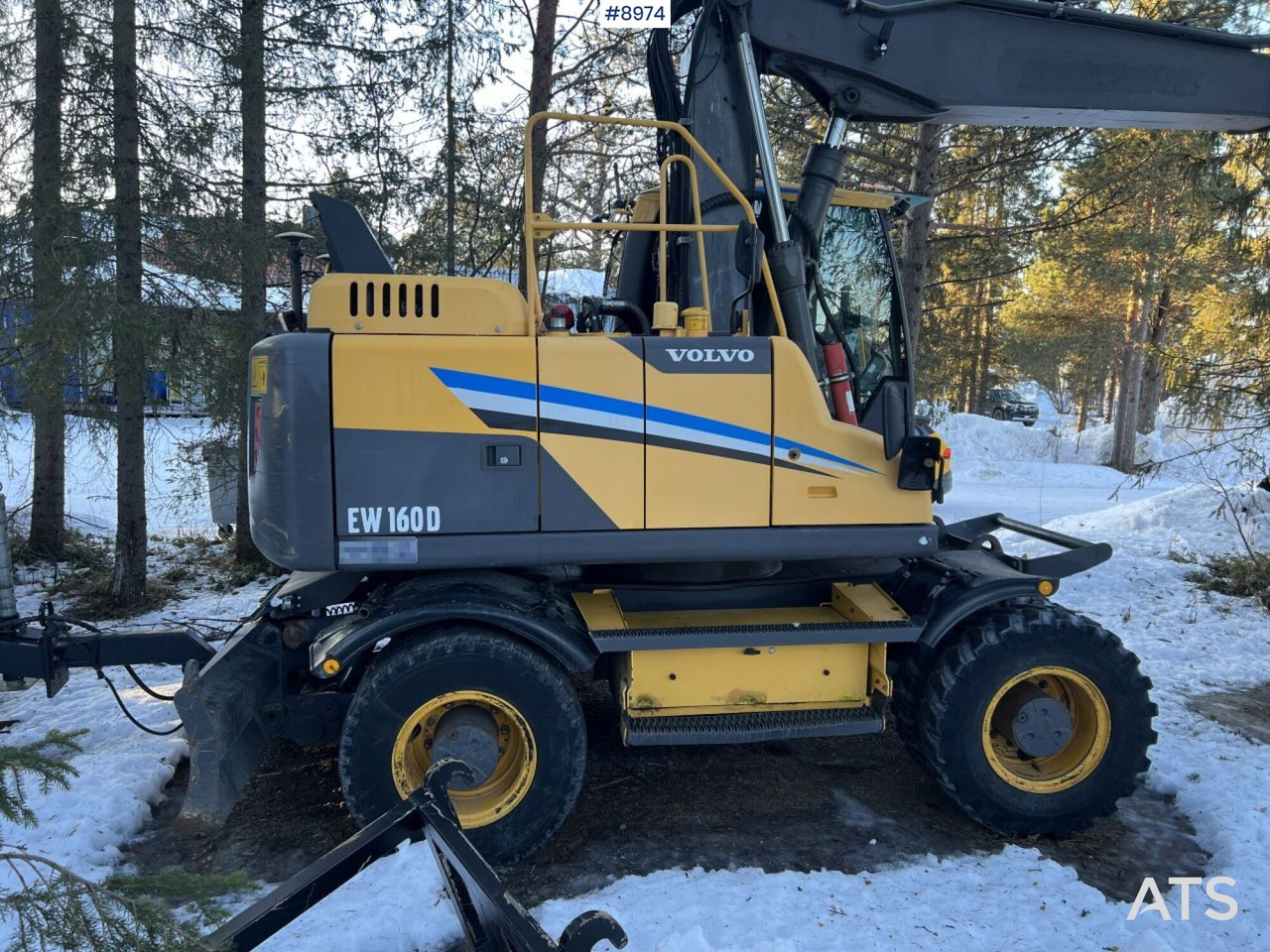 Excavadora de ruedas Volvo EW 160 D with Digging System, Tipper and Attachments: foto 11