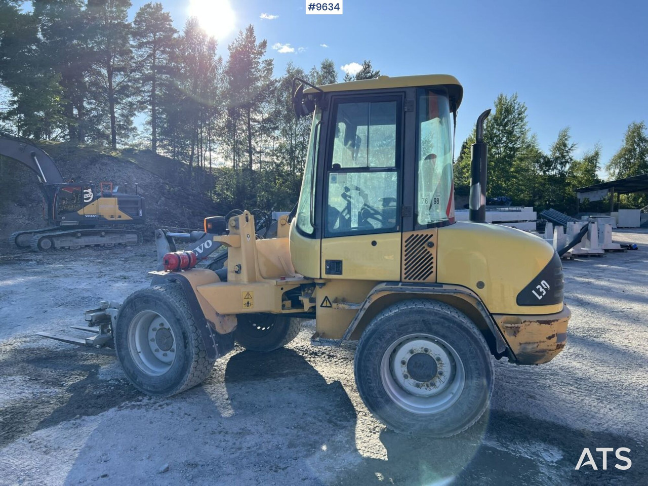 Cargadora de ruedas Volvo L30Z Wheel loader with multiple attachments: foto 13