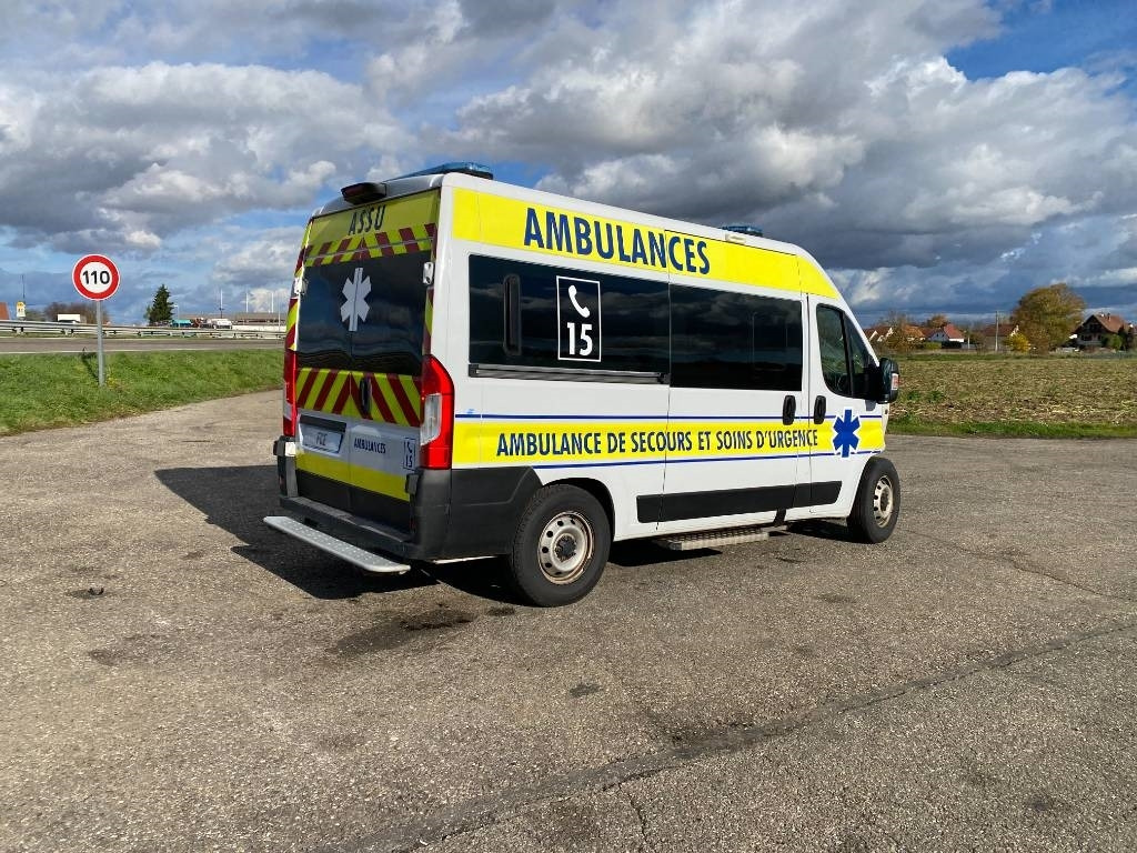 Fiat LES DAUPHINS/DUCATO TORINO 2.3M-Jet 160 endommagée - Ambulancia: foto 4 Fiat LES DAUPHINS/DUCATO TORINO 2.3M-Jet 160 endommagée - Ambulancia: foto 4