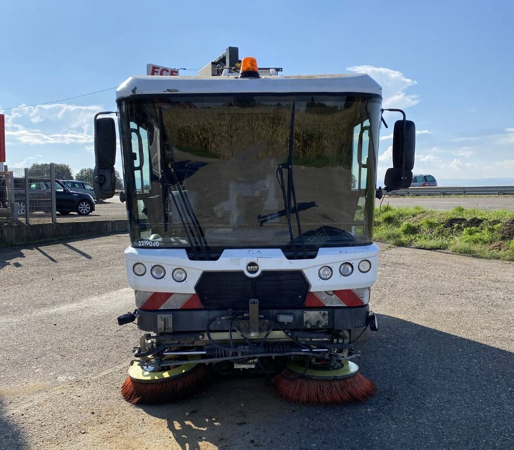 Ravo CR 540 Euro6 Certificat CE / Origine Française - Barredora vial: foto 2 Ravo CR 540 Euro6 Certificat CE / Origine Française - Barredora vial: foto 2