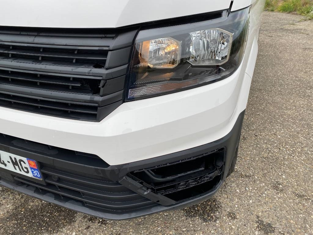Furgoneta caja cerrada Volkswagen CRAFTER 2.0 TDI 140 L2H3 / 1er Main endommagée: foto 17