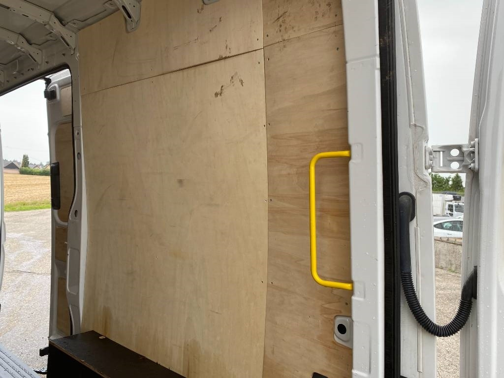 Furgoneta caja cerrada Volkswagen CRAFTER 2.0 TDI 140 L2H3 / 1er Main endommagée: foto 27