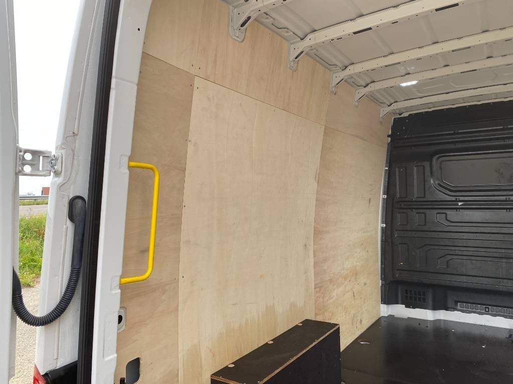Furgoneta caja cerrada Volkswagen CRAFTER 2.0 TDI 140 L2H3 / 1er Main endommagée: foto 28