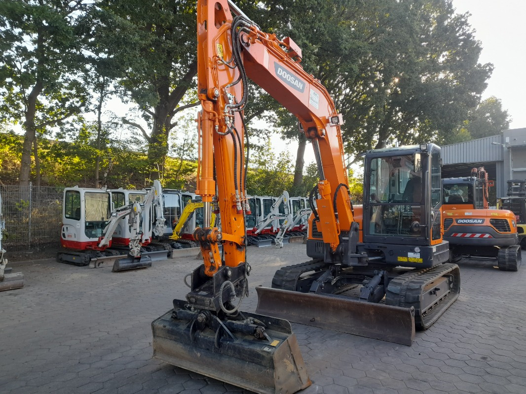 Doosan DX85R-3 - Excavadora: foto 1 Doosan DX85R-3 - Excavadora: foto 1