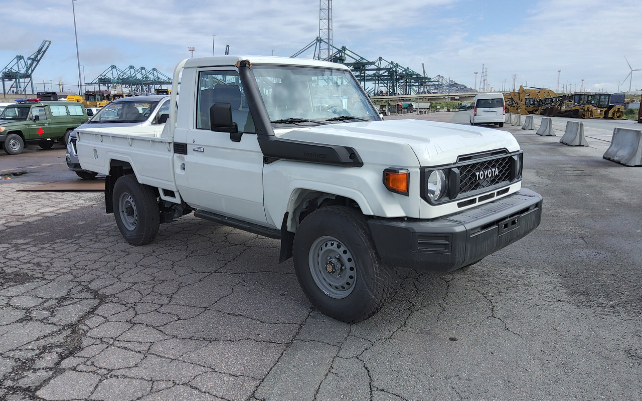 Toyota Land cruiser 79 hzj 79 single cab 4.2L Diesel Manual FACELIFT DIFF LOCK+FREEWHEEL HUB - Pick-up: foto 3 Toyota Land cruiser 79 hzj 79 single cab 4.2L Diesel Manual FACELIFT DIFF LOCK+FREEWHEEL HUB - Pick-up: foto 3
