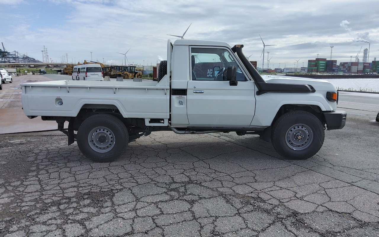 Toyota Land cruiser 79 hzj 79 single cab 4.2L Diesel Manual FACELIFT DIFF LOCK+FREEWHEEL HUB - Pick-up: foto 2 Toyota Land cruiser 79 hzj 79 single cab 4.2L Diesel Manual FACELIFT DIFF LOCK+FREEWHEEL HUB - Pick-up: foto 2