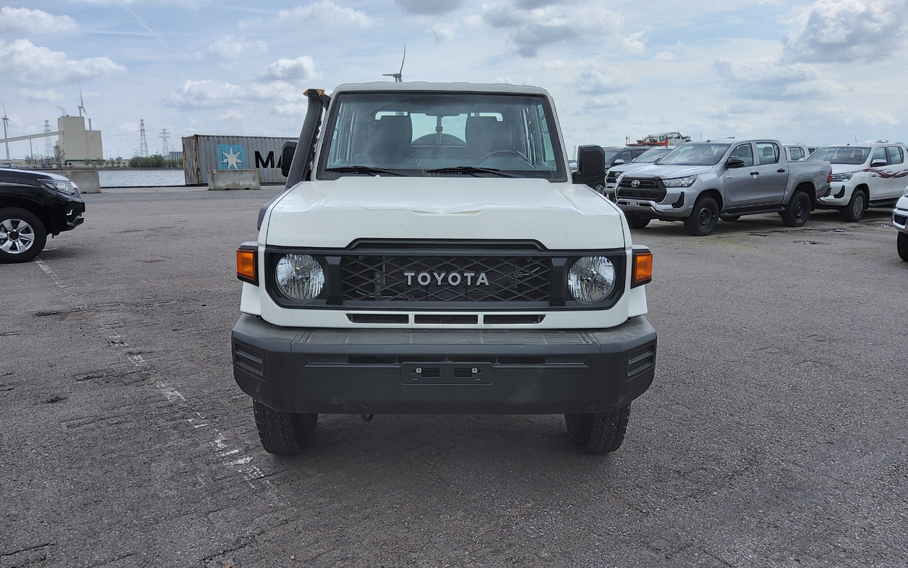 Toyota Toyota Land cruiser 79 grj double cabin 4.0L Petrol Manual 5 SEATS/PLACES - Pick-up: foto 4 Toyota Toyota Land cruiser 79 grj double cabin 4.0L Petrol Manual 5 SEATS/PLACES - Pick-up: foto 4