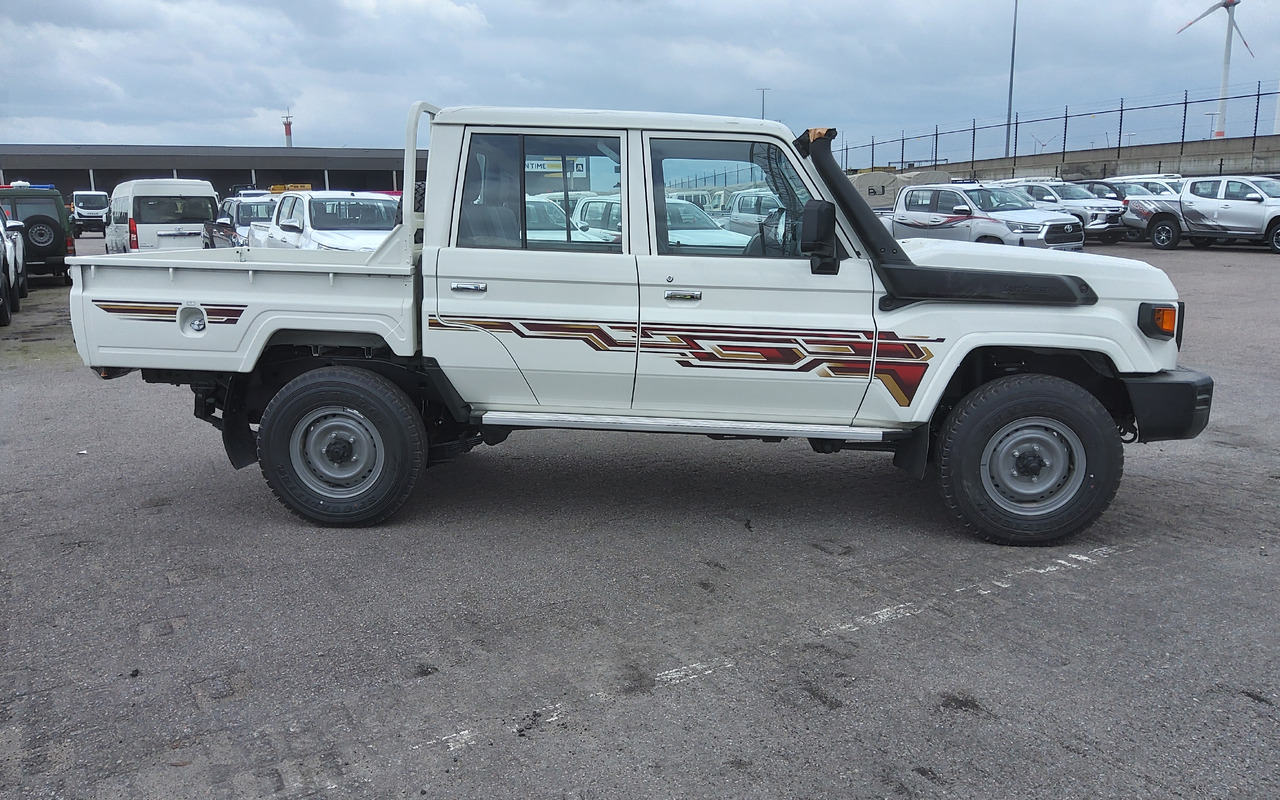 Toyota Toyota Land cruiser 79 grj double cabin 4.0L Petrol Manual 5 SEATS/PLACES - Pick-up: foto 2 Toyota Toyota Land cruiser 79 grj double cabin 4.0L Petrol Manual 5 SEATS/PLACES - Pick-up: foto 2