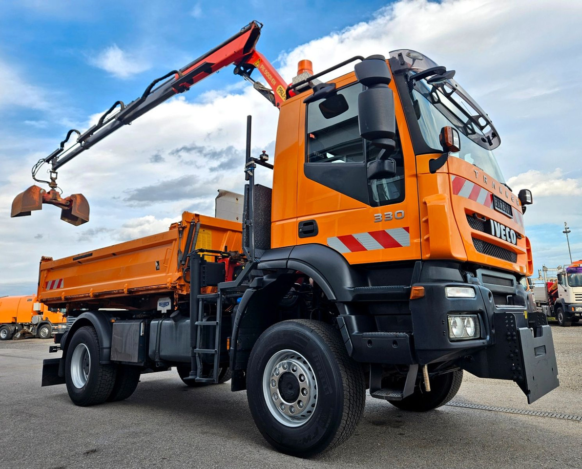 Iveco Trakker 190T33 4x4 Euro5 Kran Palfinger Funk - Camión volquete, Camión grúa: foto 3 Iveco Trakker 190T33 4x4 Euro5 Kran Palfinger Funk - Camión volquete, Camión grúa: foto 3