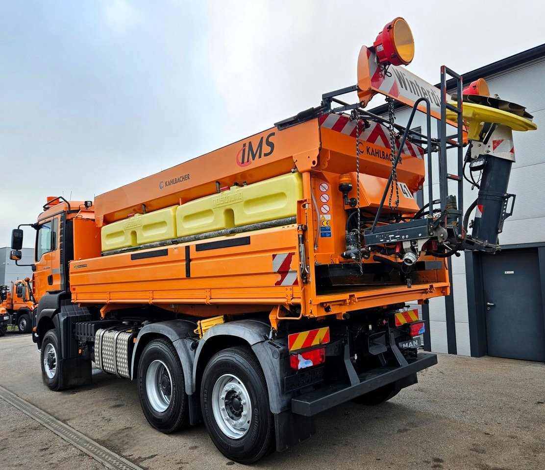 MAN TGA 28.400 6x4-4 Winterdienst - Camión volquete: foto 3 MAN TGA 28.400 6x4-4 Winterdienst - Camión volquete: foto 3