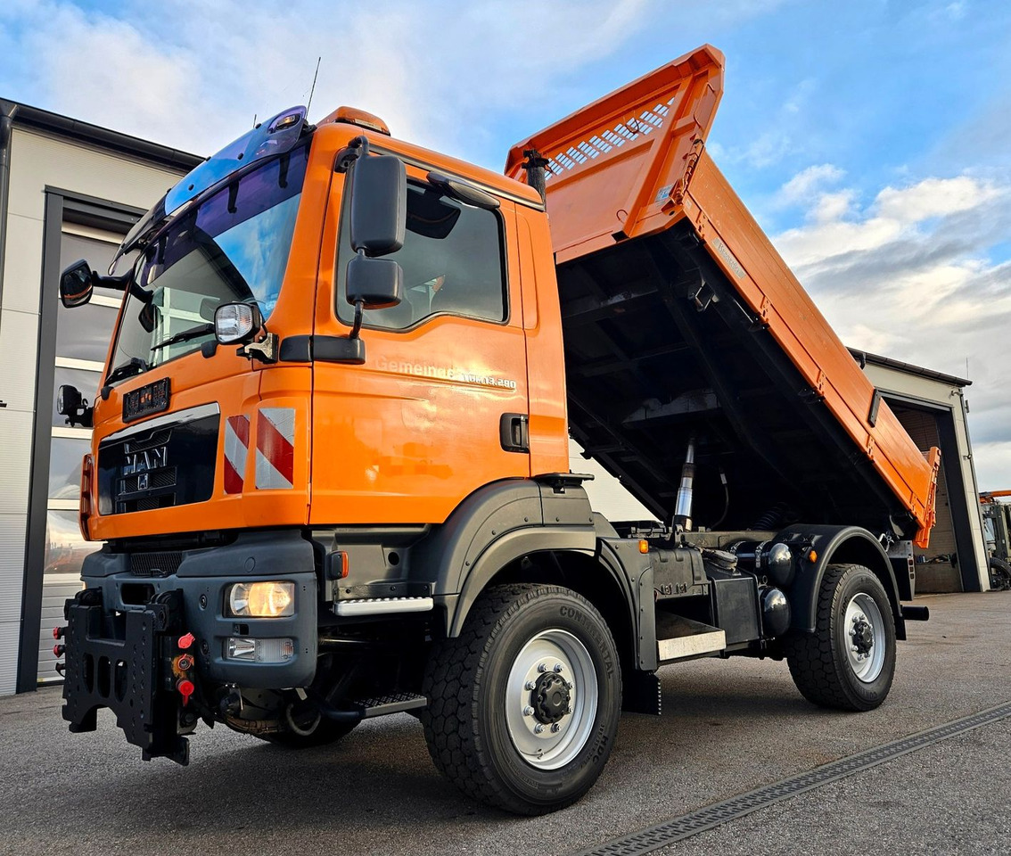MAN TGM 13.290 4x4 Euro5 Winterdienst Single - Camión volquete: foto 1 MAN TGM 13.290 4x4 Euro5 Winterdienst Single - Camión volquete: foto 1