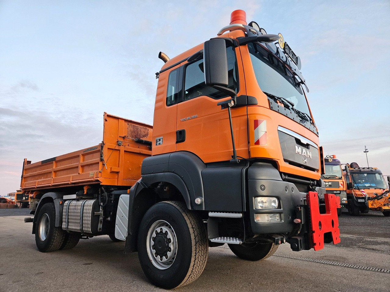 MAN TGS 18.360 4x4 BL Euro5 Meiller - Camión volquete: foto 4 MAN TGS 18.360 4x4 BL Euro5 Meiller - Camión volquete: foto 4