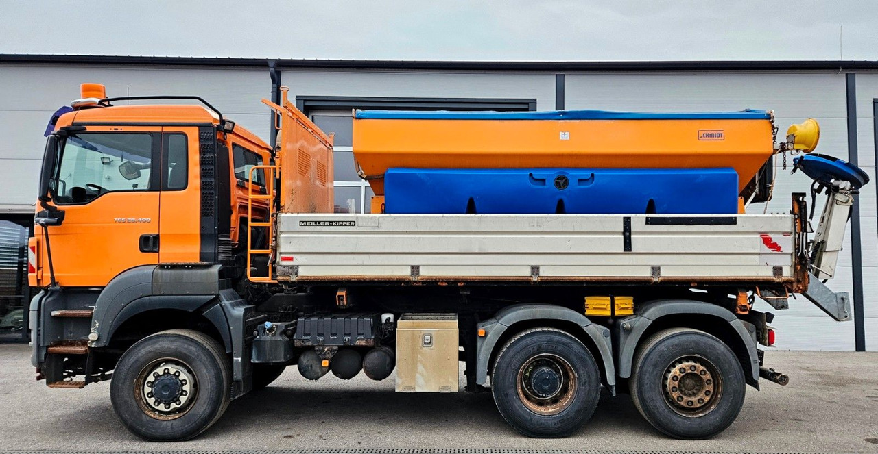 MAN TGS 28.400 6x4-4 BL Winterdienst Schmidt Euro5 - Camión volquete: foto 2 MAN TGS 28.400 6x4-4 BL Winterdienst Schmidt Euro5 - Camión volquete: foto 2