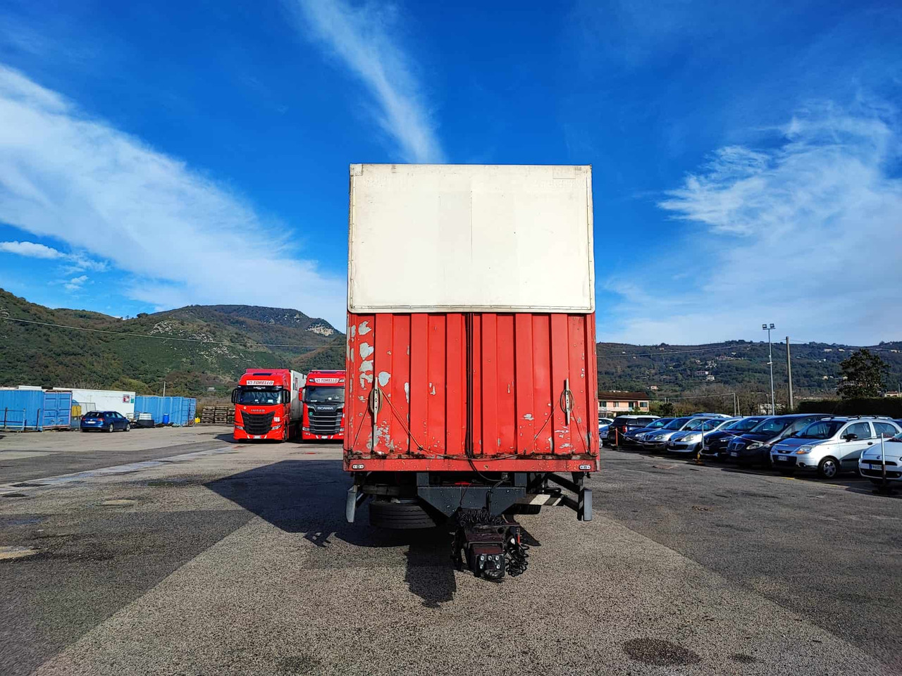 Ricambi Iveco 190.48 - Cabeza tractora: foto 4 Ricambi Iveco 190.48 - Cabeza tractora: foto 4