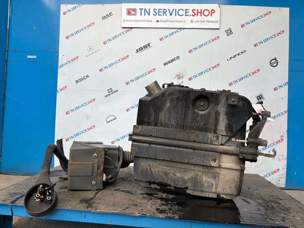 Serbatoio Adblue Iveco - Depósito de AdBlue para Furgoneta: foto 1 Serbatoio Adblue Iveco - Depósito de AdBlue para Furgoneta: foto 1