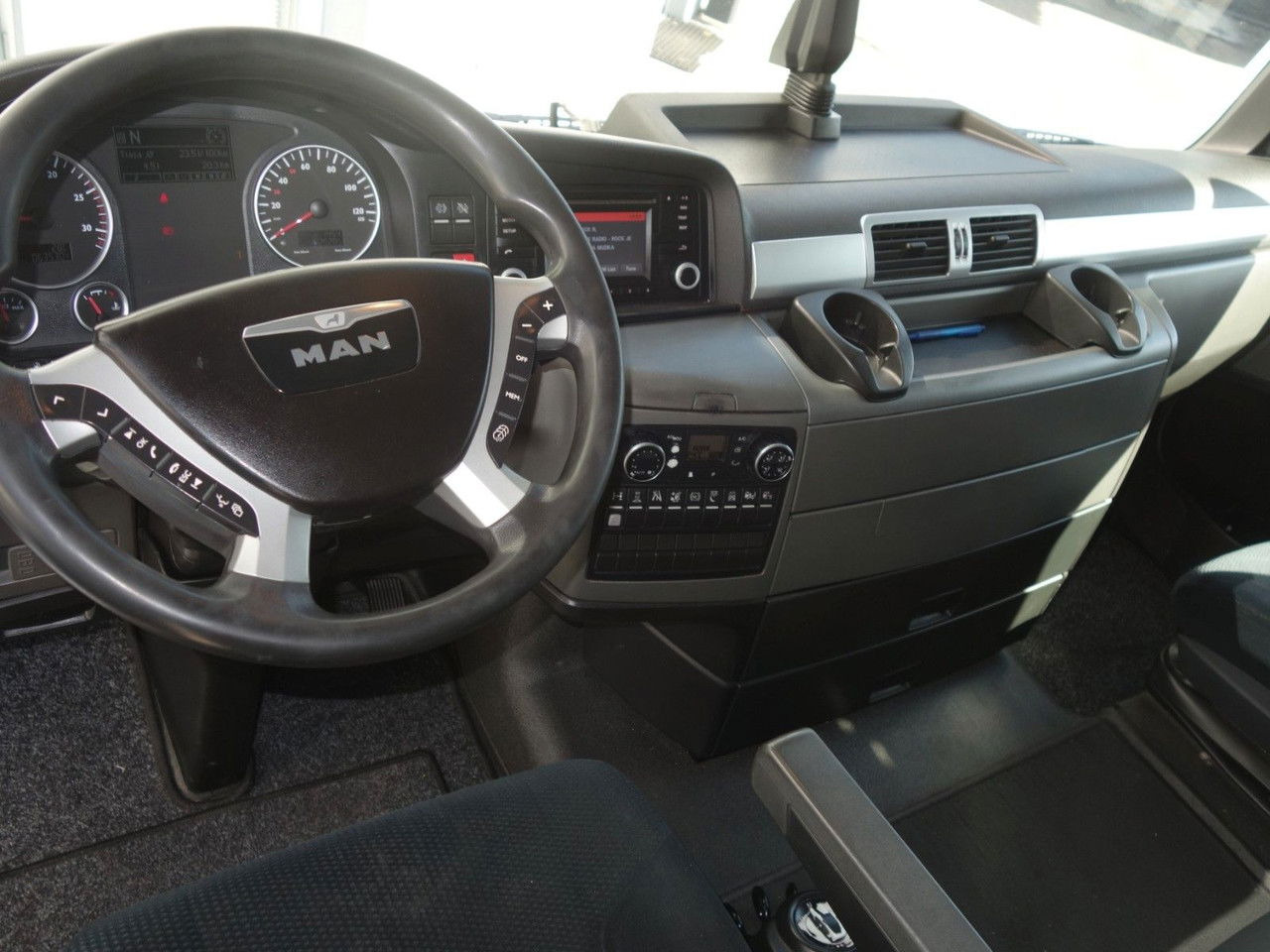 Arrendamiento de  MAN TGX 18.440 XLX, E6, LD MAN TGX 18.440 XLX, E6, LD: foto 15
