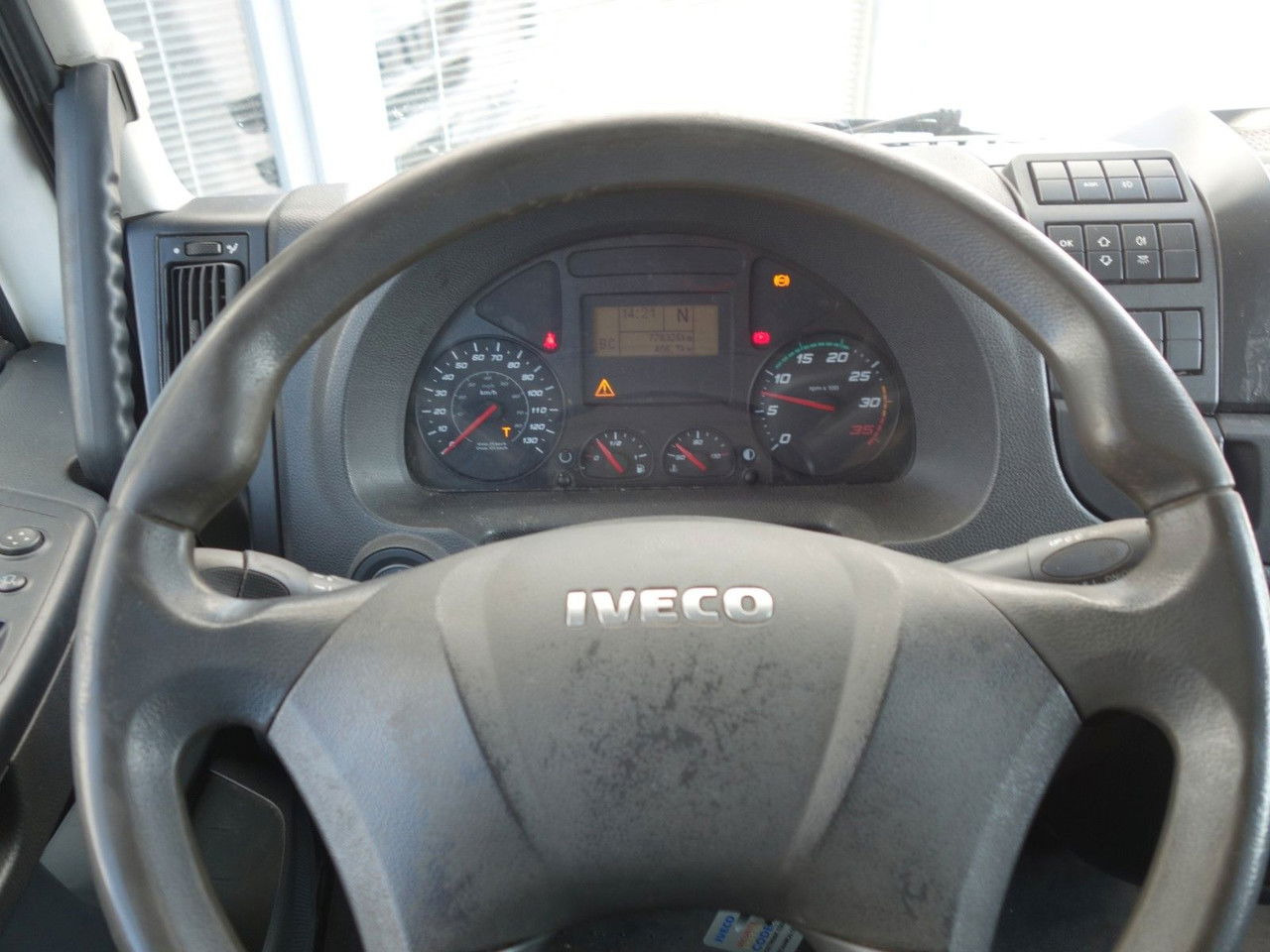 Camión caja cerrada Iveco EuroCargo 75 75E19, 18 Palleten: foto 17