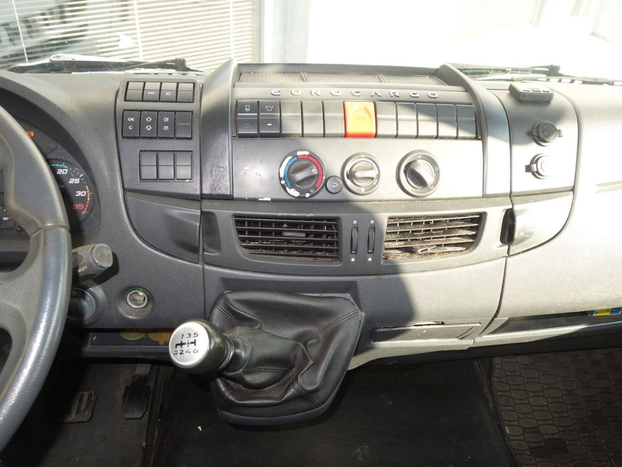 Camión caja cerrada Iveco EuroCargo 75 75E19, 18 Palleten: foto 18