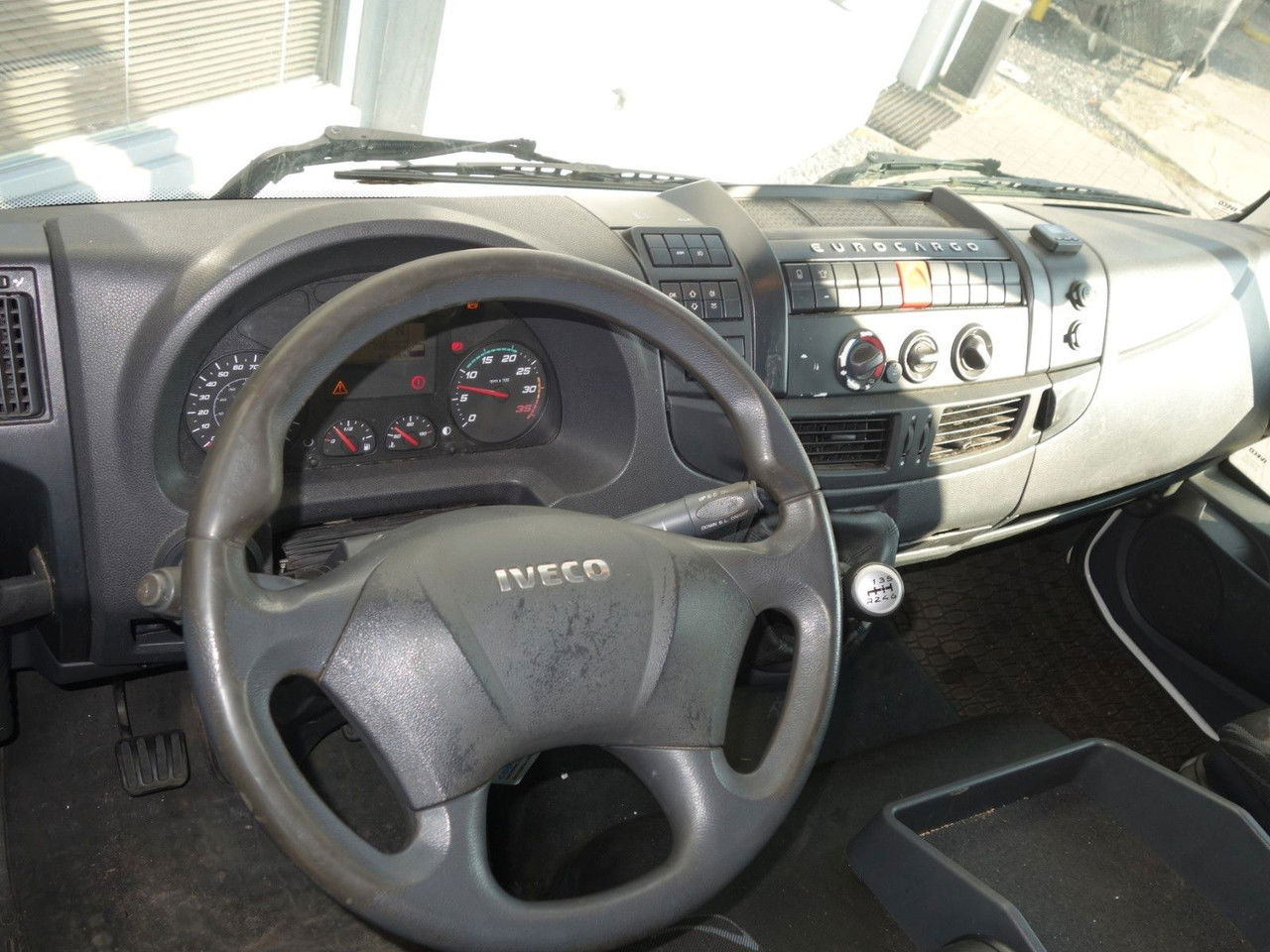 Camión caja cerrada Iveco EuroCargo 75 75E19, 18 Palleten: foto 16