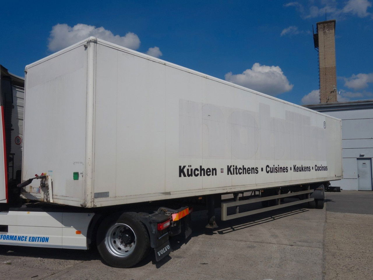 WEKA Weka, 1 Achse, Lenkachse 1 Achse, Lenkachse - Semirremolque caja cerrada: foto 3 WEKA Weka, 1 Achse, Lenkachse 1 Achse, Lenkachse - Semirremolque caja cerrada: foto 3