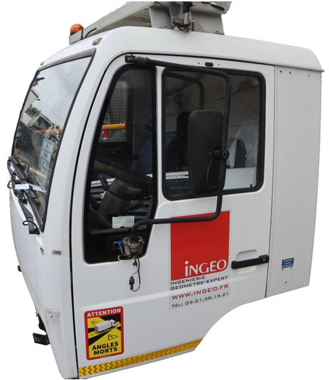 MAN F20L51 L2000 81.60000-7690 - Cabina e interior para Camión: foto 2 MAN F20L51 L2000 81.60000-7690 - Cabina e interior para Camión: foto 2