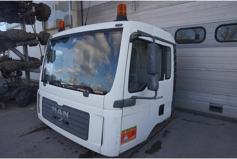 MAN F99L17 TGA 81.60000-7838 - Cabina e interior para Camión: foto 3 MAN F99L17 TGA 81.60000-7838 - Cabina e interior para Camión: foto 3