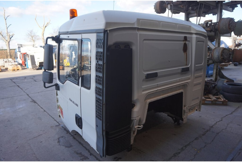 MAN F99L17 TGA 81.60000-7838 - Cabina e interior para Camión: foto 4 MAN F99L17 TGA 81.60000-7838 - Cabina e interior para Camión: foto 4