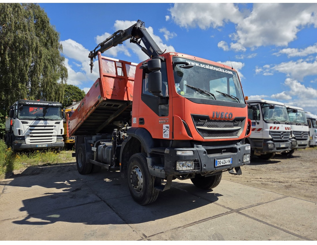 IVECO TRAKKER 330 AD190T33 4X4 TIPPER CRANE HIAB 099 ES-2 - Camión volquete, Camión grúa: foto 2 IVECO TRAKKER 330 AD190T33 4X4 TIPPER CRANE HIAB 099 ES-2 - Camión volquete, Camión grúa: foto 2