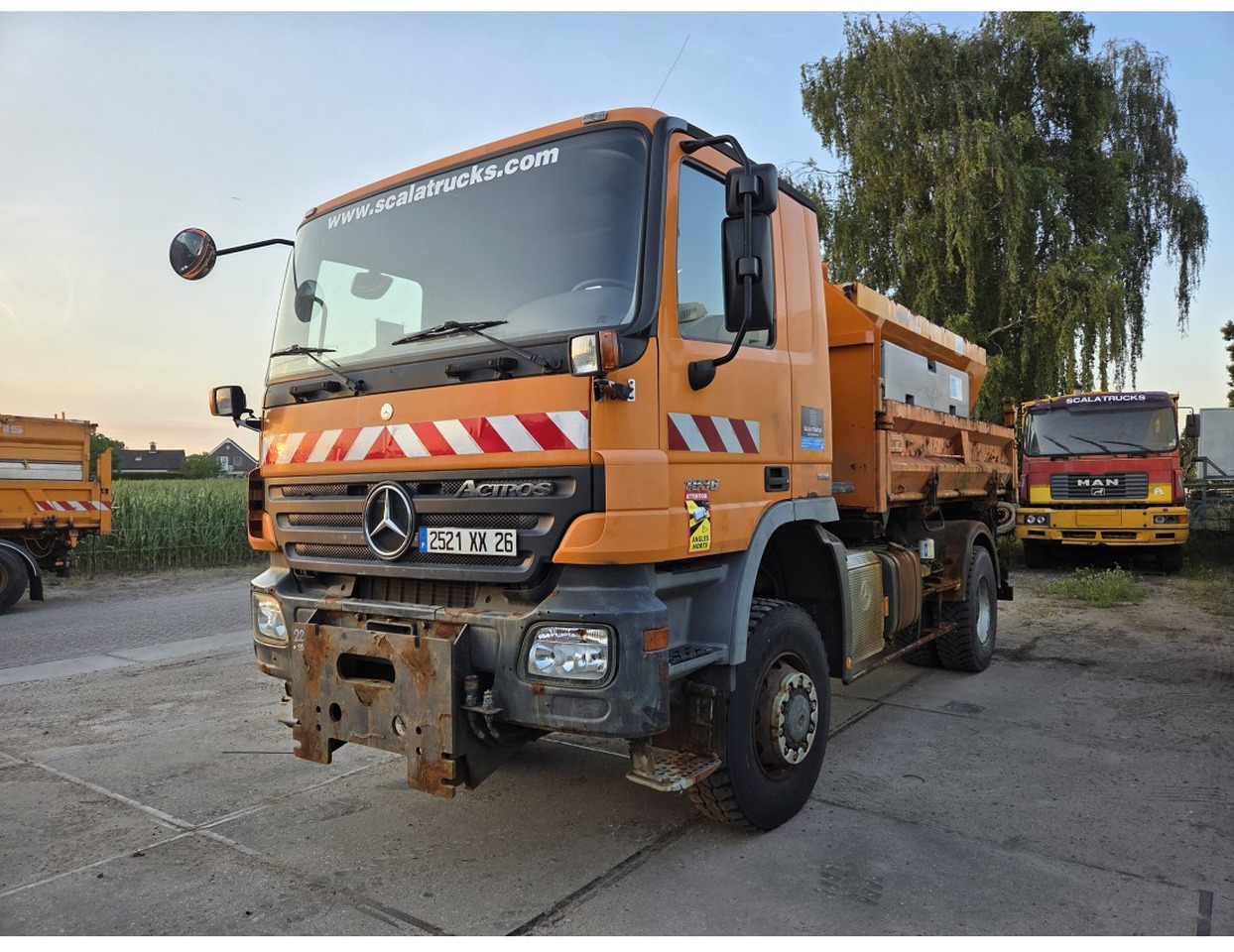 MERCEDES ACTROS 1836 4X4 TIPPER possible to buy with salt spreader - Camión volquete: foto 1 MERCEDES ACTROS 1836 4X4 TIPPER possible to buy with salt spreader - Camión volquete: foto 1