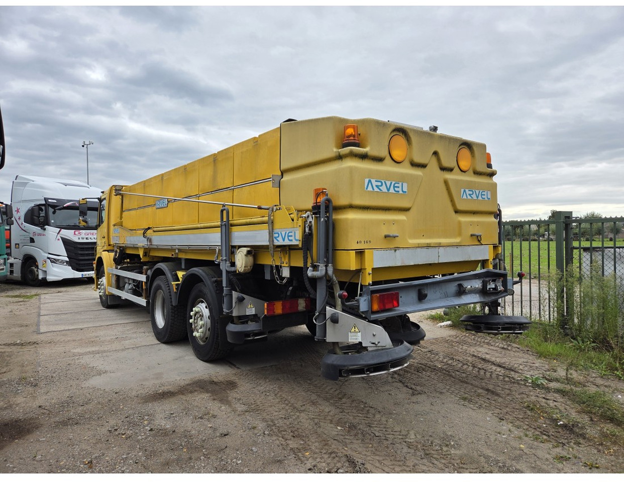 MERCEDES AXOR 2533 6X2 CHASSIS LOW MILEAGE - Camión chasis, Máquina quitanieve: foto 2 MERCEDES AXOR 2533 6X2 CHASSIS LOW MILEAGE - Camión chasis, Máquina quitanieve: foto 2