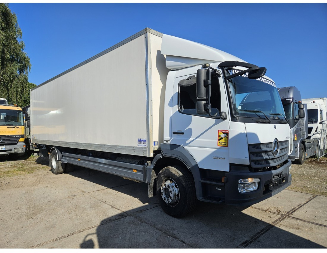 Mercedes-Benz Atego 1624 Euro 6 Closed Box Loading lift very clean - Camión caja cerrada: foto 2 Mercedes-Benz Atego 1624 Euro 6 Closed Box Loading lift very clean - Camión caja cerrada: foto 2