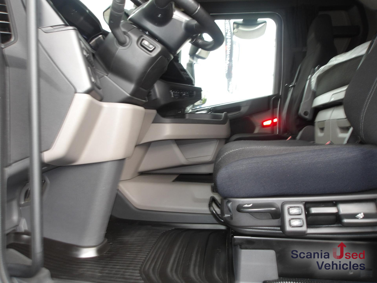 SCANIA R 460 EB - MEGA - HIGHLINE - 2x TANKs - ACC - Cabeza tractora: foto 2 SCANIA R 460 EB - MEGA - HIGHLINE - 2x TANKs - ACC - Cabeza tractora: foto 2