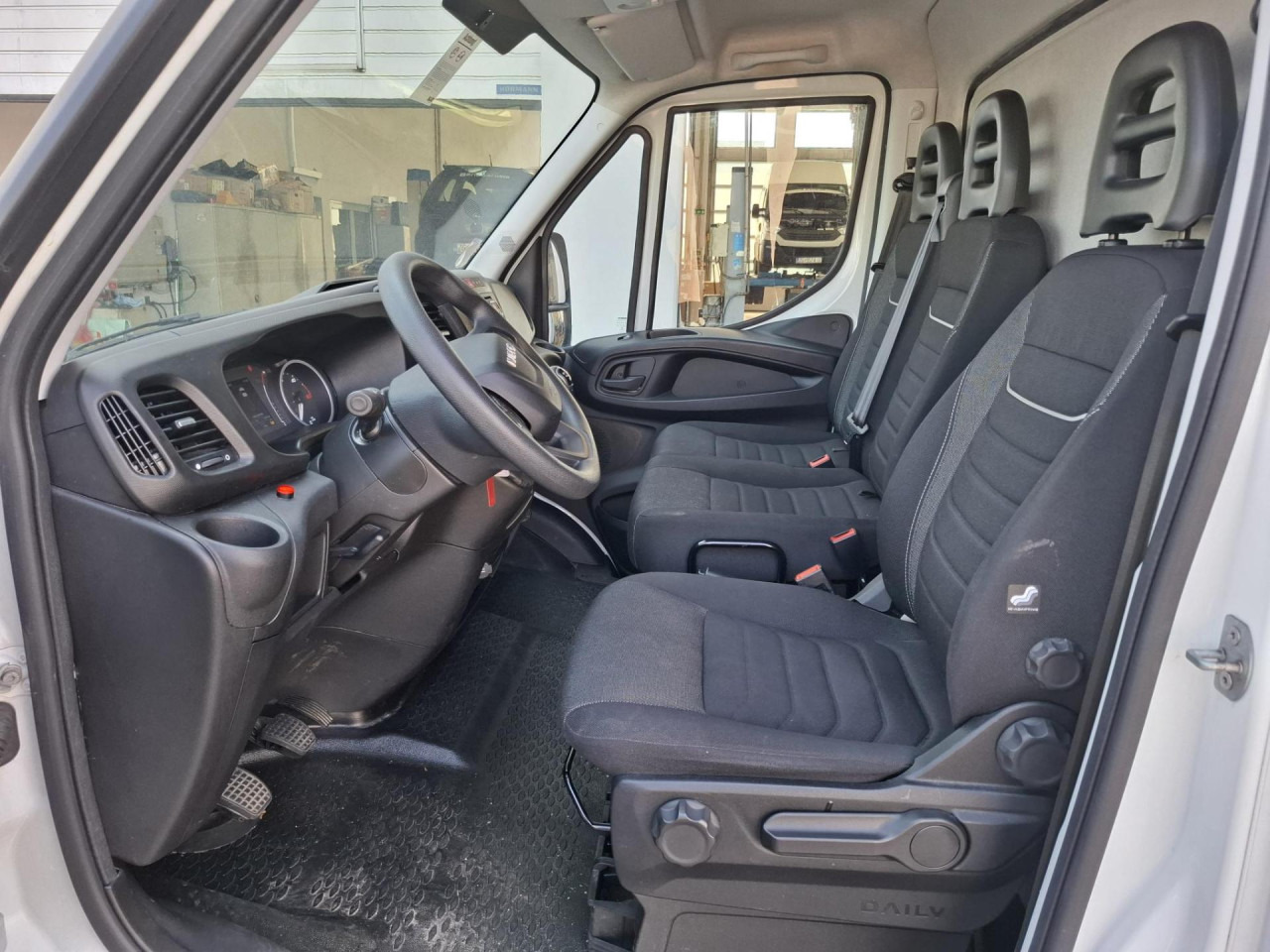 Furgón IVECO Daily 35S16: foto 6