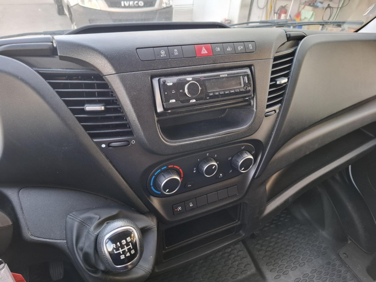 Furgón IVECO Daily 35S16: foto 7