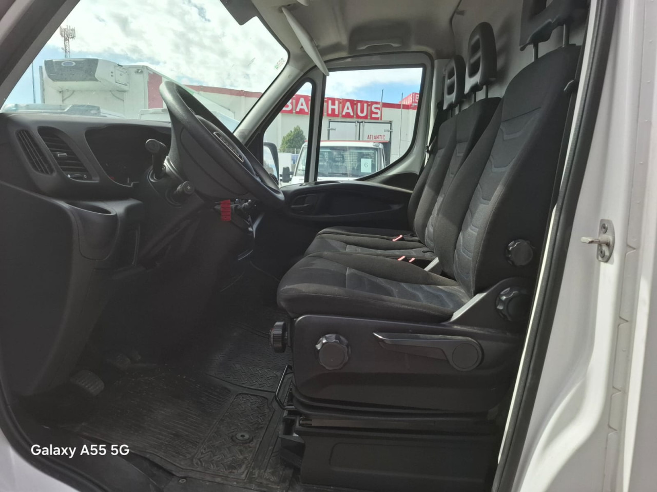 IVECO Daily 35S16V - Furgoneta de pasajeros: foto 4 IVECO Daily 35S16V - Furgoneta de pasajeros: foto 4