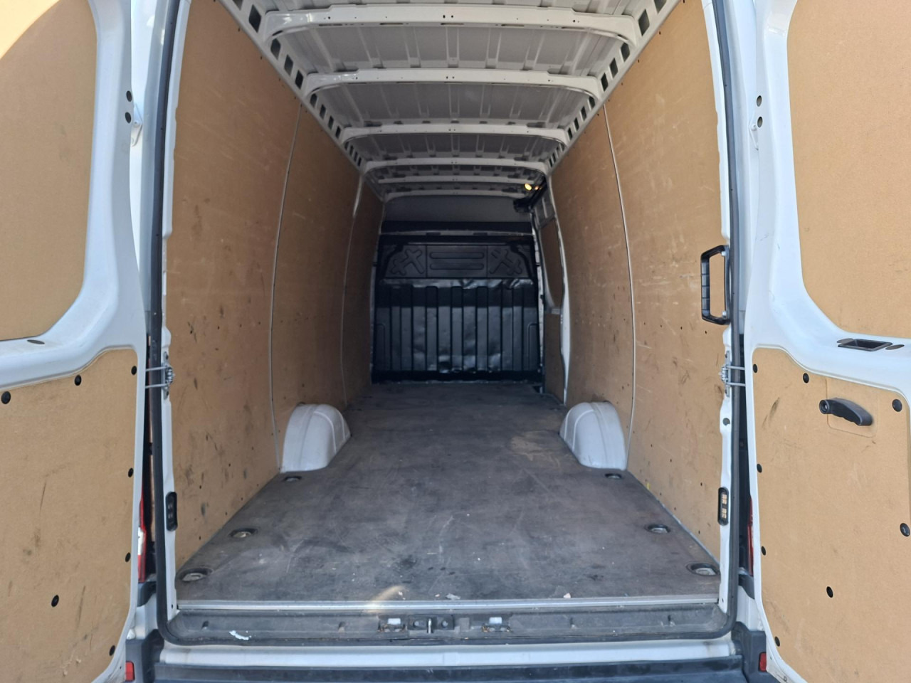 IVECO Daily 35S16V - Furgoneta de pasajeros: foto 5 IVECO Daily 35S16V - Furgoneta de pasajeros: foto 5