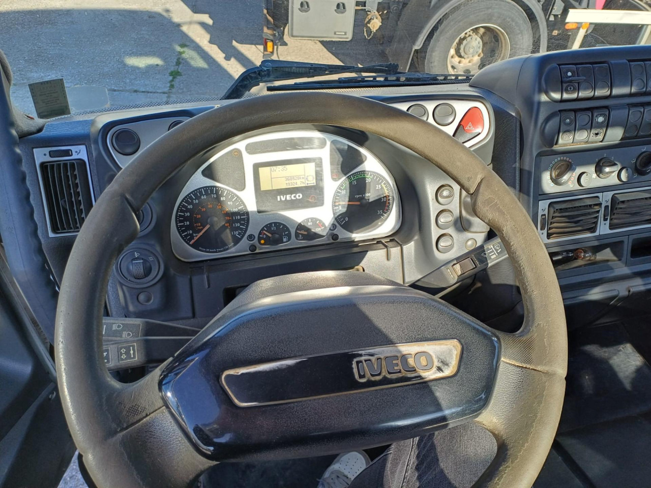 IVECO Daily Eurocargo ML180E28/P - Camión volquete: foto 4 IVECO Daily Eurocargo ML180E28/P - Camión volquete: foto 4